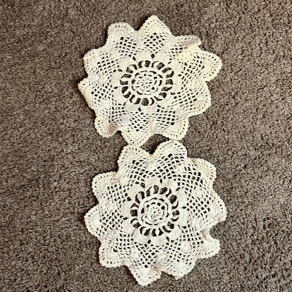 Vintage dollies white set of 2